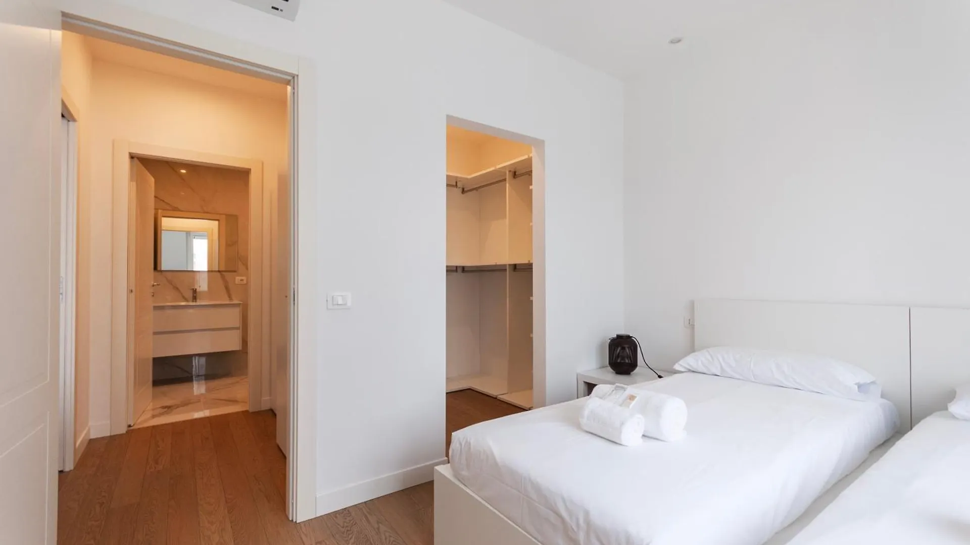 Youhosty - Gioia Large Milan Apartment