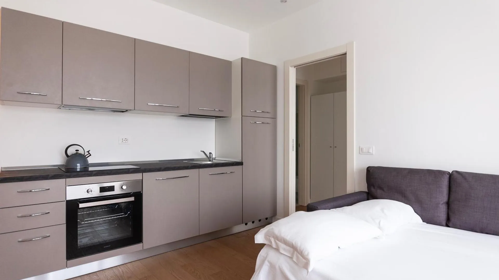 Apartment Youhosty - Gioia Large Milan Italy